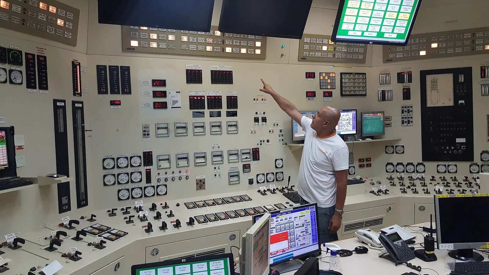 Control desk with screens and mimic panels in Turbine D control room at Reading power station